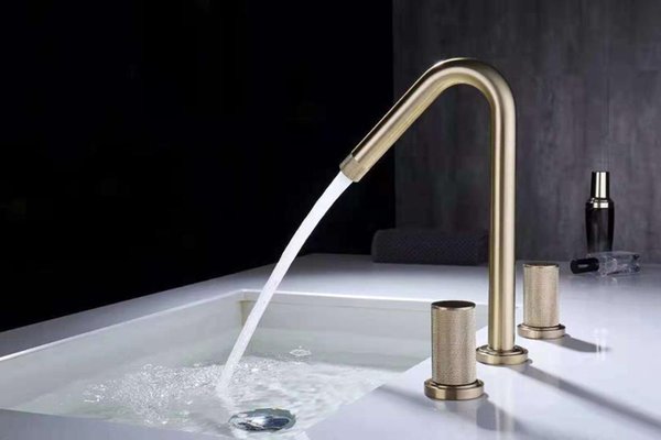Bathroom Sink Faucets Top Quality Brushed Gold Brass Faucet Three Holes Two Handles Basin Cold Tap